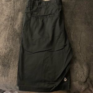 Men’s 38 Volcom hybrid shorts.